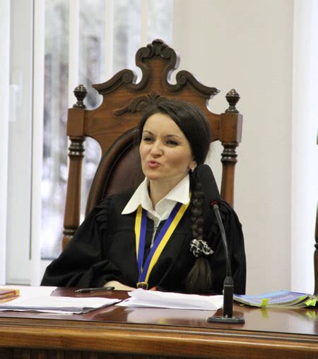Судья Луценко и Тимошенко получила крошечную квартирку от государства ...