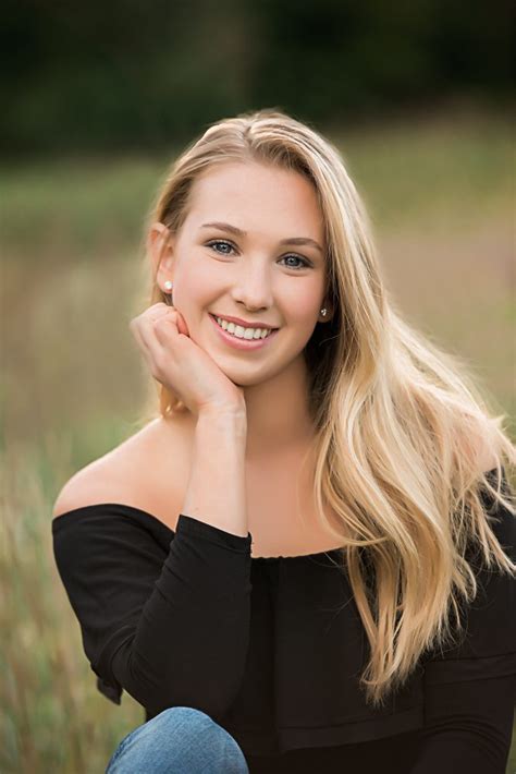 Delaney Rochester Hills Preserve Senior Session · Lulu & Lula Photograpy 
