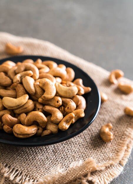 Premium Photo | Roasted cashew nuts