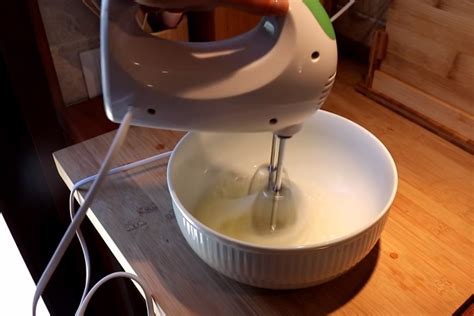 Сладкиш от кисело мляко и яйца и без капка брашно, е как да не се ...
