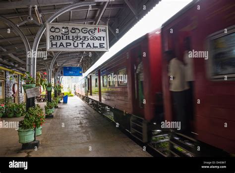 Train at Haputale Train Station, Sri Lanka Hill Country, Nuwara Eliya Stock Photo: 62396400 - Alamy