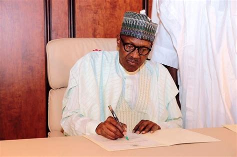 Buhari Read His Speech With Shaky Hands, ‘Resign Before You Relapse ...