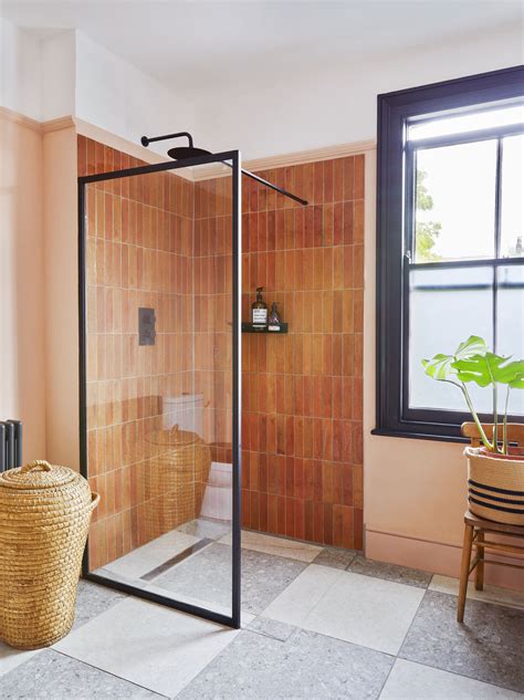 Modern Doorless Walk-In Shower Designs for Luxurious Bathroom Spaces