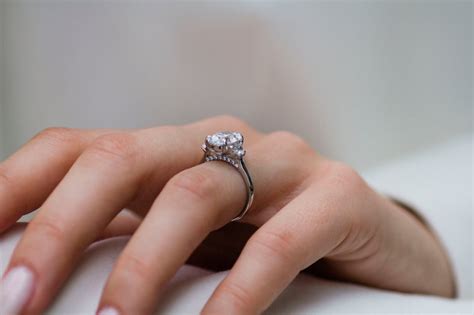 The Amelia Ring (2.5 Carat) – Everly Rings