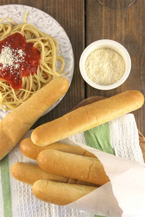 Copycat Olive Garden Breadstick Recipe - Thrifty Jinxy