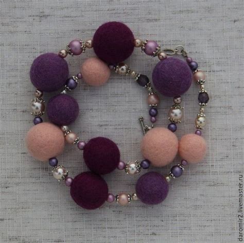 Бусы из войлока 'Сиреневый фонтан' | Felt jewelry, Beaded bracelets ...