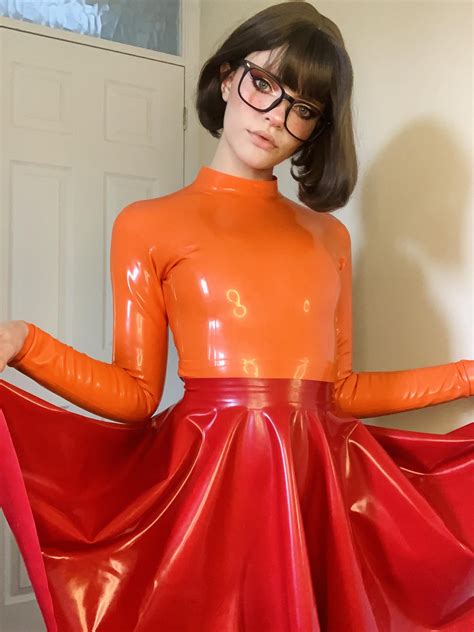Latex velma 🧡 from Scooby doo, by me, SnowCrazyFrenzy! : r/cosplayers