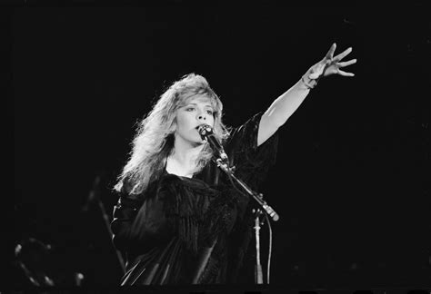 10 Best Stevie Nicks Songs of All Time - Singersroom.com