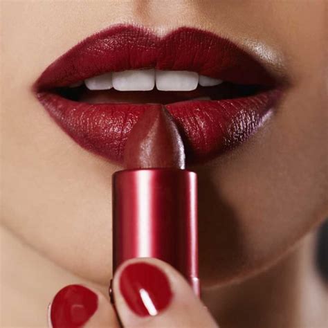 wear red lipstick    pretty designs
