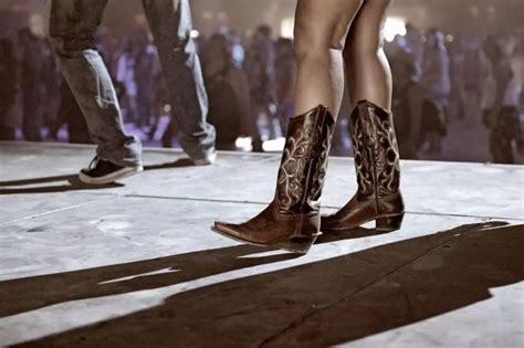 10 Country Dance Moves For Country Fans to Master