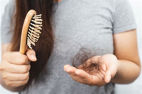 Cabelo Sujo Cai Mais - Por que o cabelo cai mais durante o inverno? Saiba como se precaver