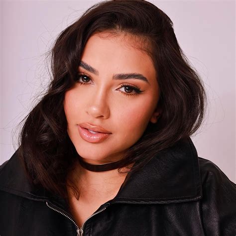 Tainá Costa - Tainá Costa added a new photo.