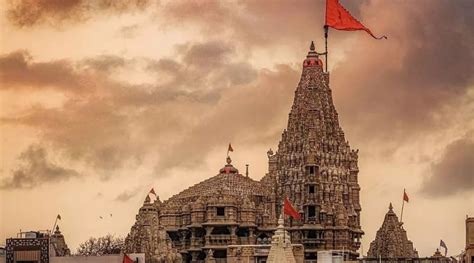 Dwarkadhish Temple: A Detailed Guide to the Krishna Dham