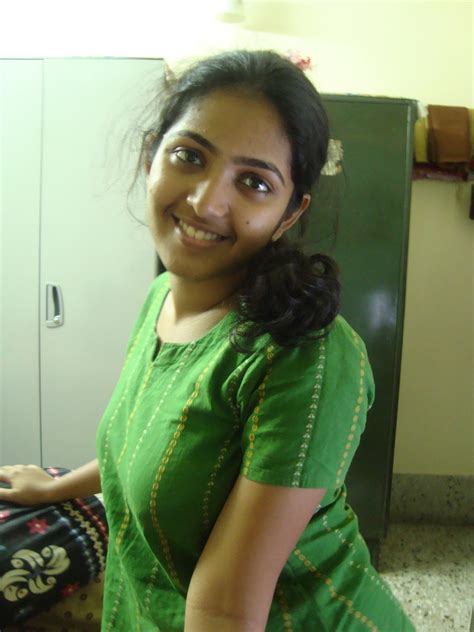new-bollywod1: REAL LIFE MALLU GIRLS (clik pictures to enlarge)