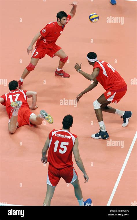 Dinamo TTG Kazan Russia volleyball team confronts Olimpiakos Piraeus ...