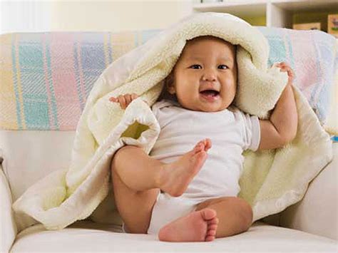 affordable baby activities  stimulate development
