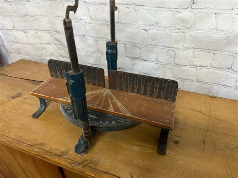 Carpenters Miter Box Tool - DIY - Vintage Primitive Collectable