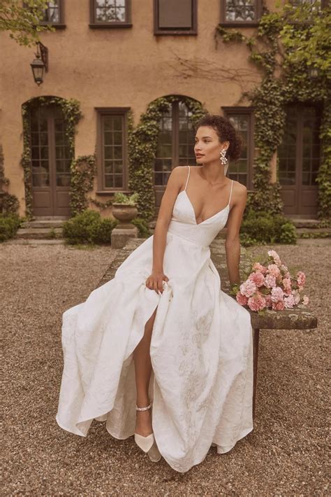 27 Dreamy Vow Renewal Dresses That Look Amazing at Every Age
