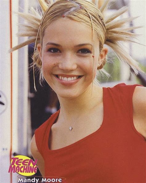 The shocking 90s hair style that celebrities are suddenly wearing again 17