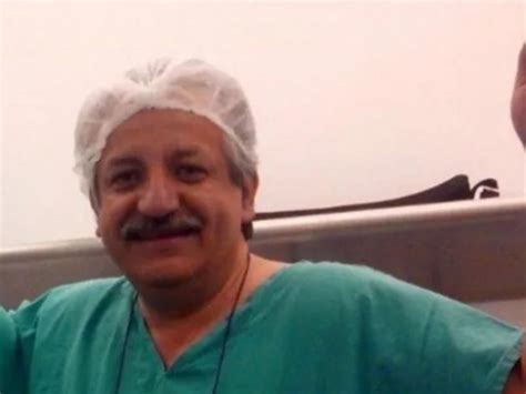 Hallan muerto a balazos dentro de su camioneta en la autopista del