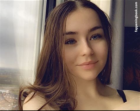 Cutegeekie Cutelittlepearl OnlyFans Photos 6