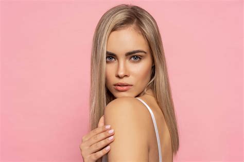 how to keep frizzy hair down