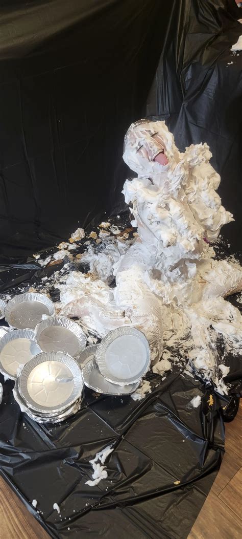 messy pie slut : r/WetAndMessy