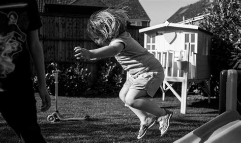 Ioana Bîrdu – Documentary & lifestyle family photographer