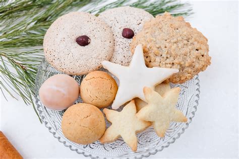 10 Delicious German Christmas Cookies [+Recipes]