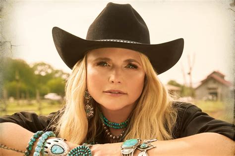 miranda lambert reveals   held   vulnerable song run