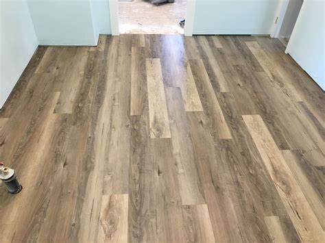 Luxury Plank Vinyl Flooring – An Affordable And Durable Flooring Option ...