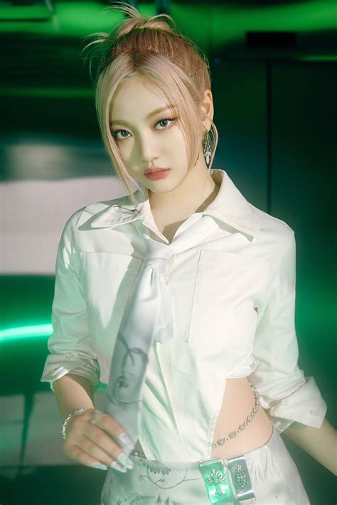 NingNing (aespa) Profile - K-Pop Database / dbkpop.com