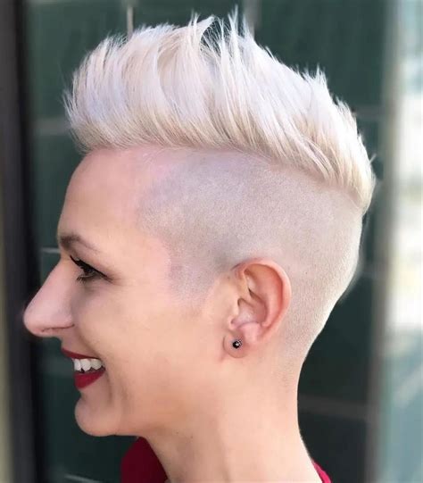 Stylish Short Haircut Trends with Shaved Back and Sides 36