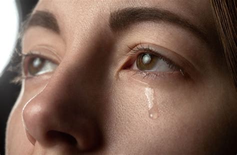 Why Do My Tears Burn My Eyes? | Total Vision Del Mar