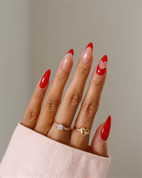 50 Latest Almond Shape Nail Ideas To Try In 2024!