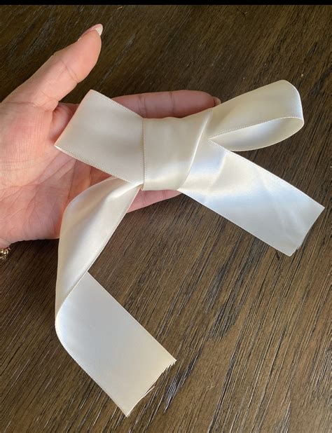 How to Make a Simple Bow with Ribbon - Simplymarla