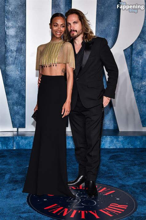 Zoe Saldana Flashes Her Nude Tits at the 2023 Vanity Fair Oscar Party