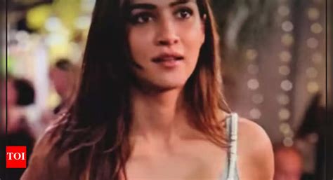 cocktail  kriti sanon teases stylish   homi adajania drops