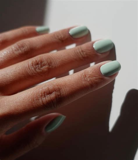 7 Nail Colours for Short Nails That Look So Chic | Who What Wear