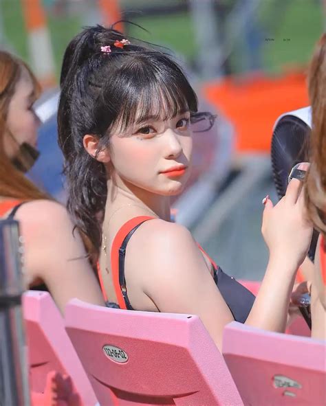 Status of World Cup Soccer Babe Cheerleader Lee Da Hye - iNEWS