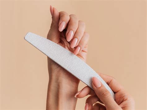 Dipping uñas: Qué es y cómo hacerlo - Cuidarnos | Consum