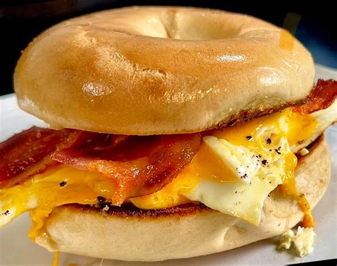 Toasted bagel egg sandwich : r/BreakfastFood