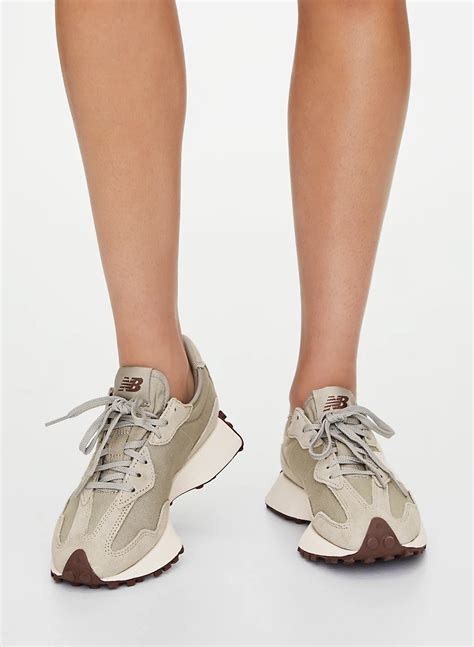 New Balance 327 | Aritzia CA