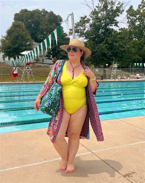 The Best Large Bust Swimsuits for Grown Women: 2024 Edition | Wardrobe