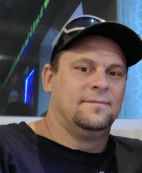 Good Samaritan helps motorist after wheel comes off car on Hwy 32