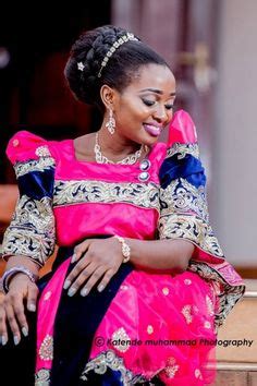 wear  gomesi ideas  save today traditional dresses