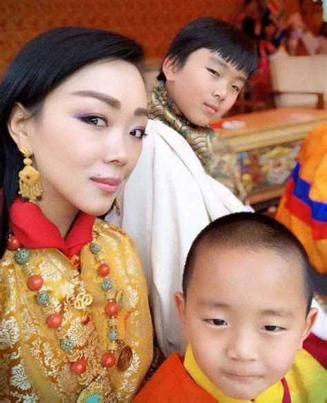 HRH Ashi Sonam Dechan Wangchuck | 勲章, ウェディング, ウェディングドレス