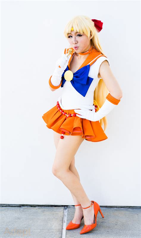 Sailor Venus (Sailor Moon Crystal) by Yuqicosplays | ACParadise.com