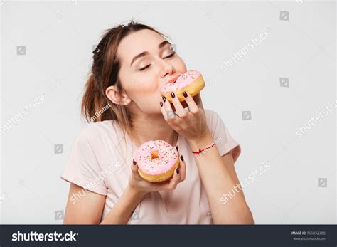33,504 People Eating Donuts Images, Stock Photos, 3D objects, & Vectors ...