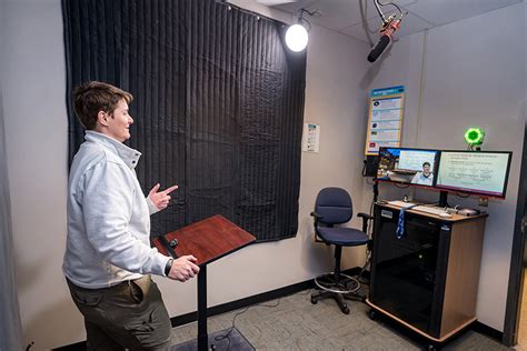 mtsu finance professor adjusts teaching methods taps technology